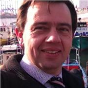 Ingeniero ofrece clases de reforzamiento de biología a estudiantes de enseñanza media